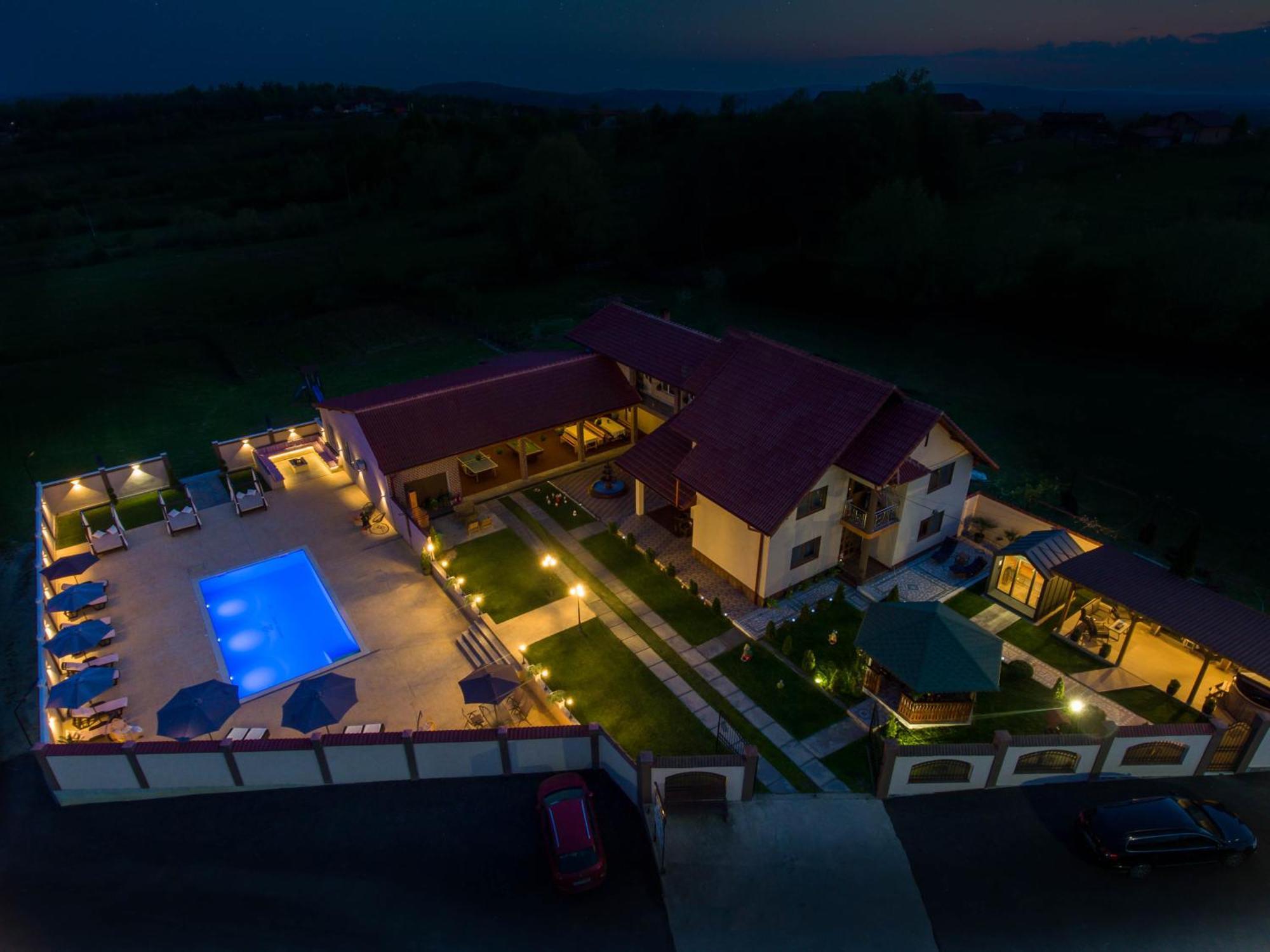 Pensiunea Adrian Novaci-Străini Buitenkant foto